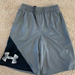 Under Armour Gray boys shorts Youth Medium loose
